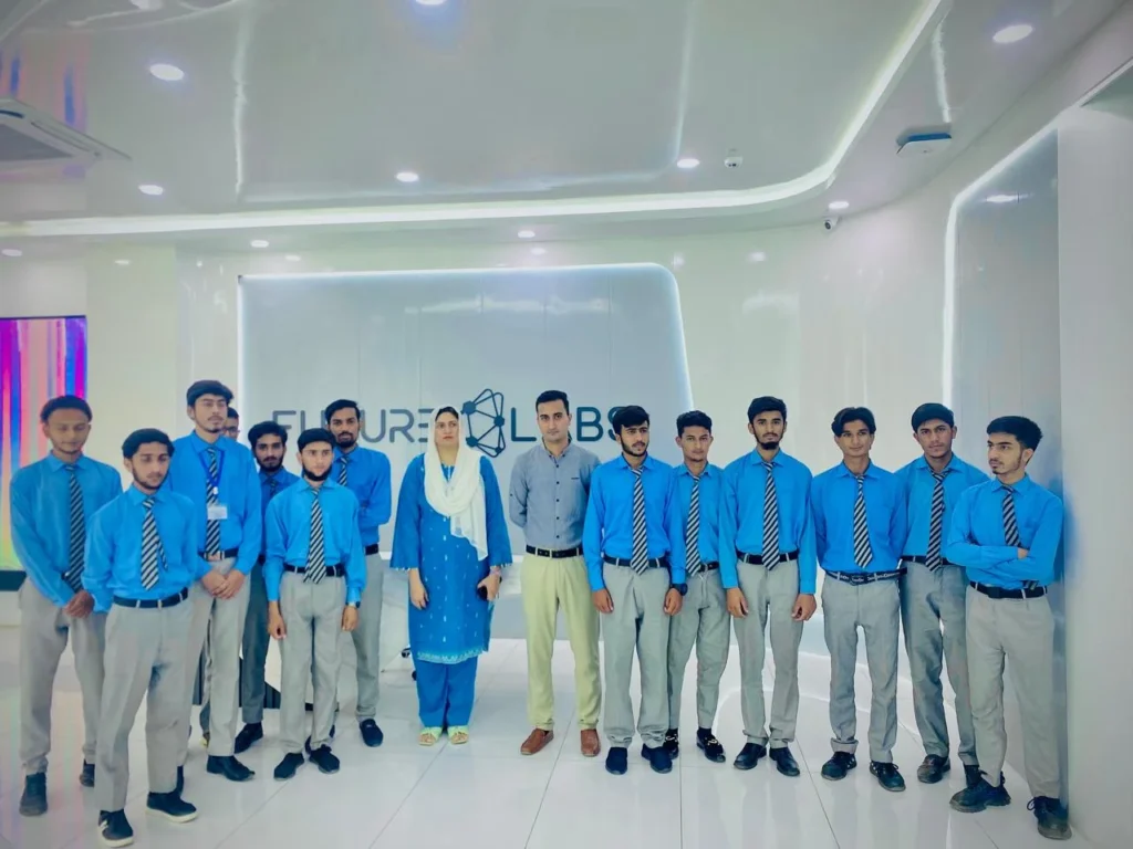 CIT students exploring technology