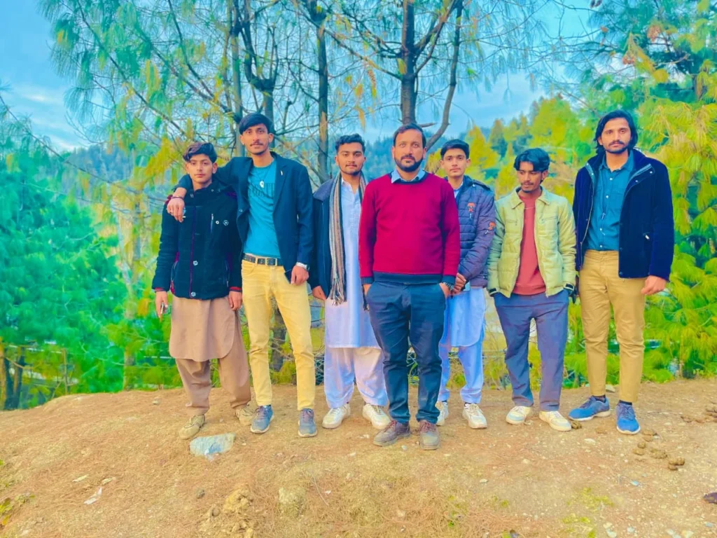 Student hiking Mushkpuri track